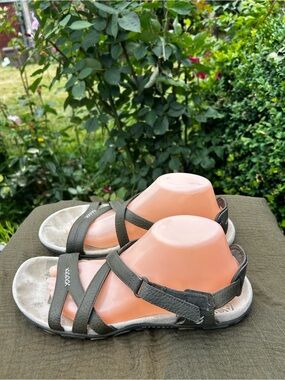 Merrell Sandspur Rose Leather Women’s Gray  dove ankle straps Sandals Size 10